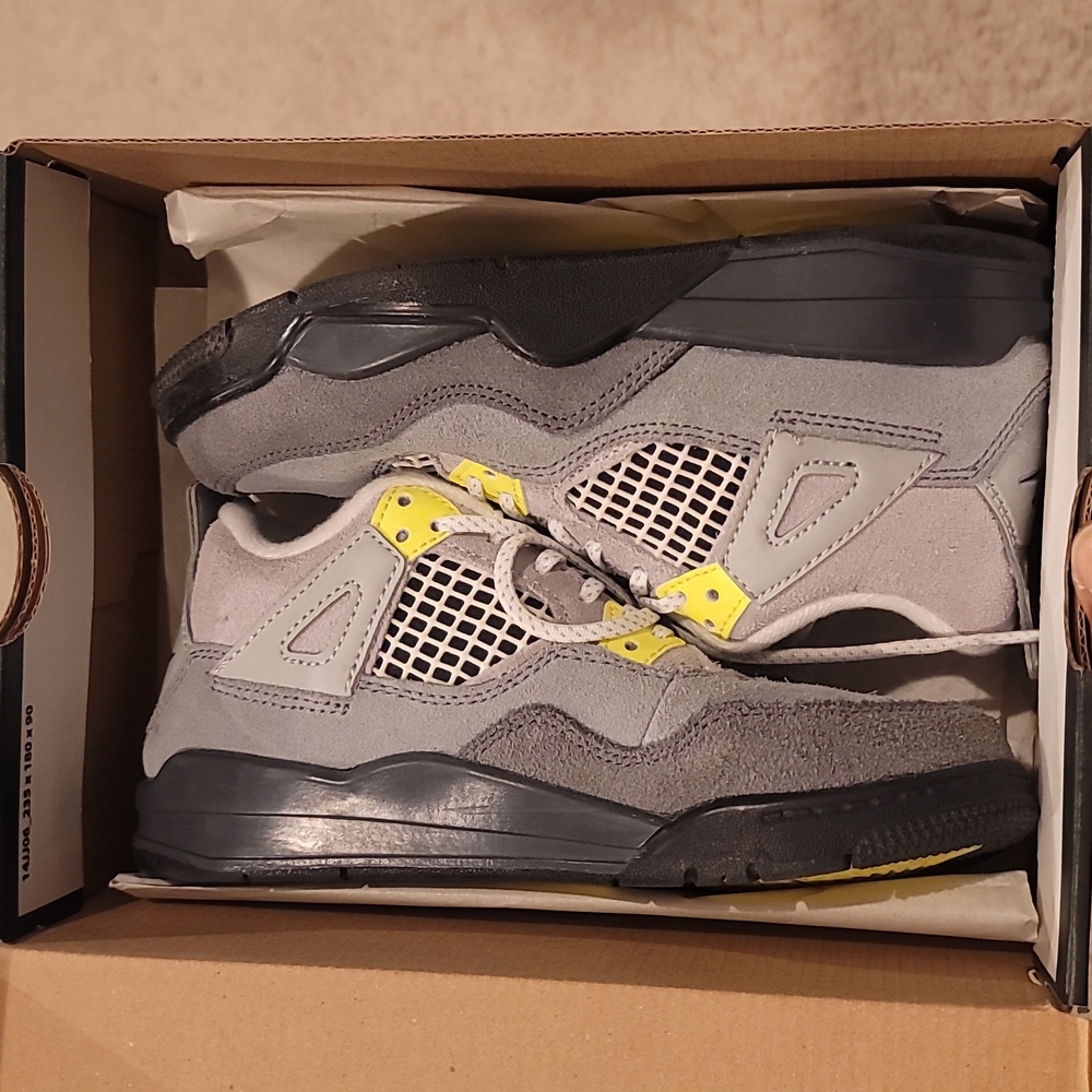 Retro 4 Wolf Grey Neon Green